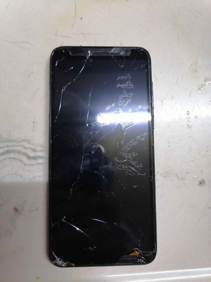 Motorola E6 Play modulo roto para repuesto con 2 fundas