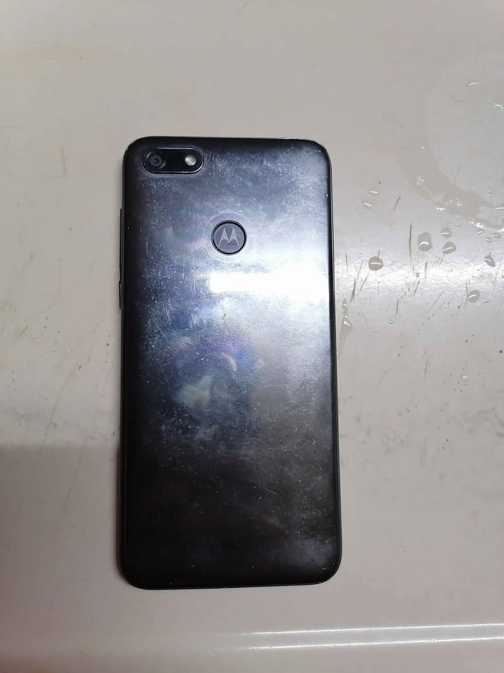 Motorola E6 Play modulo roto para repuesto con 2 fundas