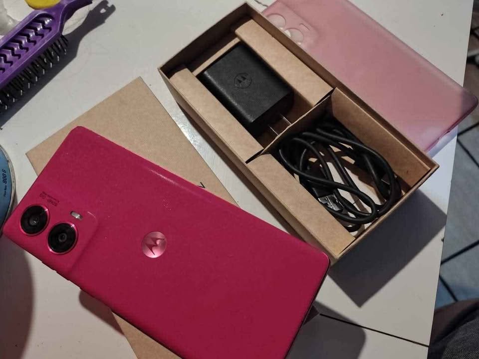 Cambio Moto Edge 50 fusión completo, cambio x celu igual gama,no vendo leer descripción completa