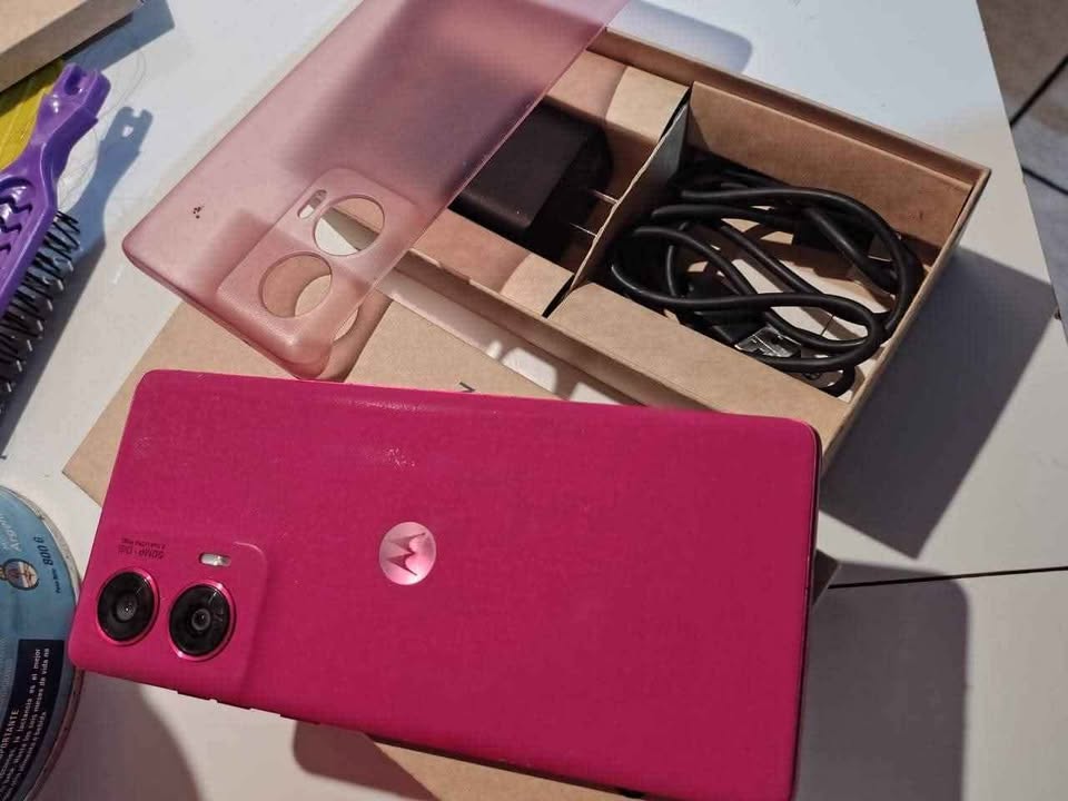 Cambio Moto Edge 50 fusión completo, cambio x celu igual gama,no vendo leer descripción completa