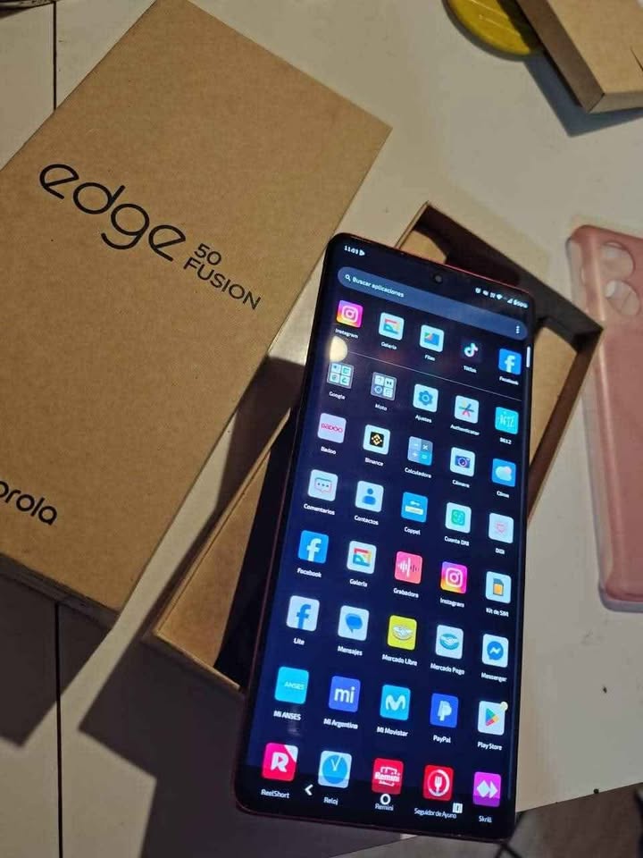Cambio Moto Edge 50 fusión completo, cambio x celu igual gama,no vendo leer descripción completa