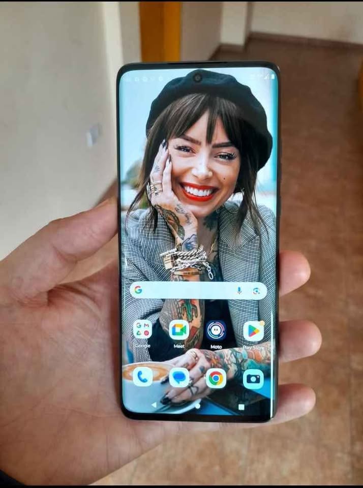 Moto Edge 40 Neo SÓLO A E-SIM de 256 GB y 8 de RAM. Con NFC. IMPECABLE ESTADO!