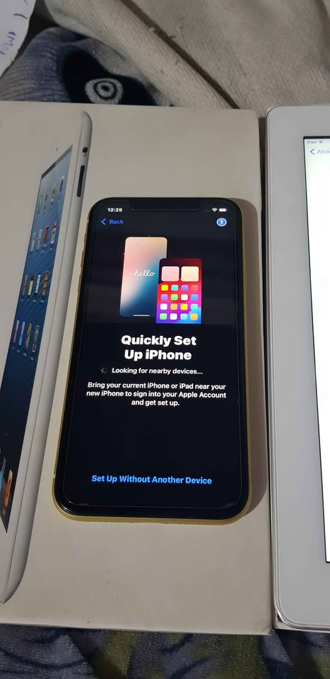 Iphone 11 con cuenta Icloud.