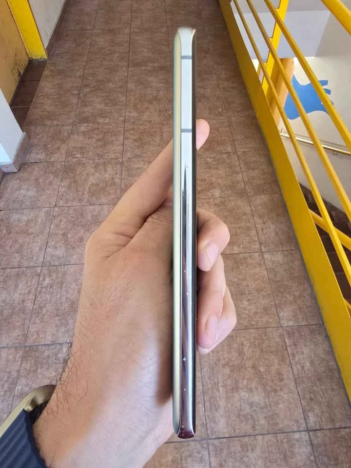 Samsung s21 Ultra 5g 256Gb y 12 De Ram. Solo a E-sim chip virtual. IMPECABLE!