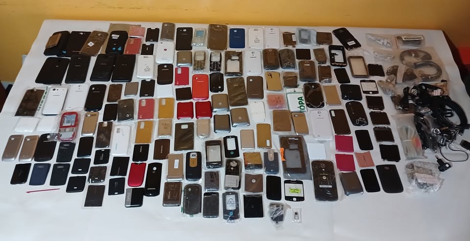 Gran Lote de Repuestos Nuevos y Originales de Celulares Retro