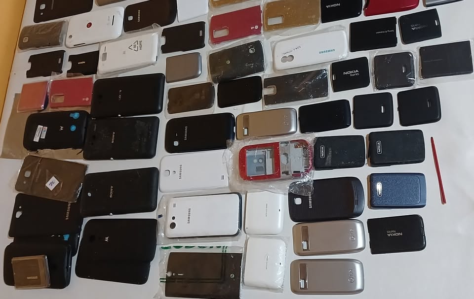 Gran Lote de Repuestos Nuevos y Originales de Celulares Retro