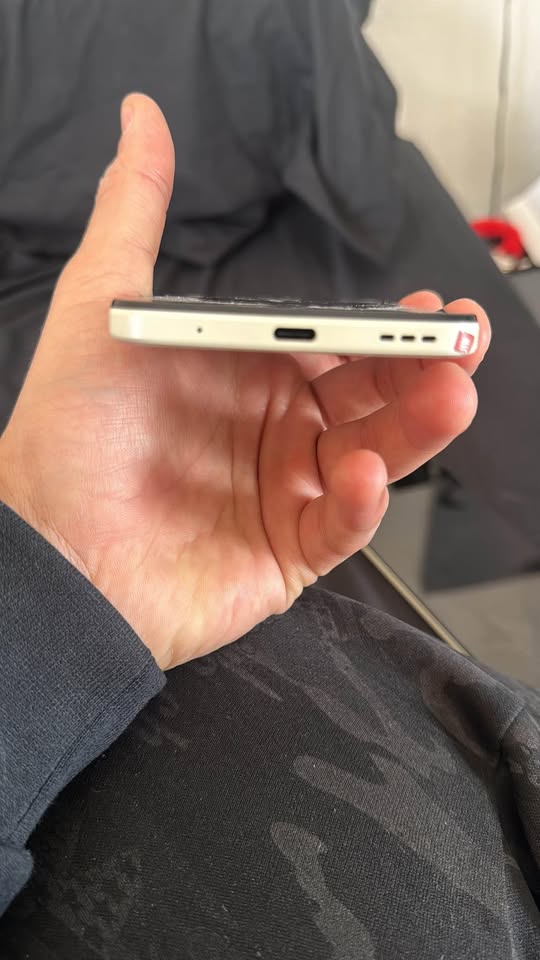 E13 CON CAJA Y CARGADOR