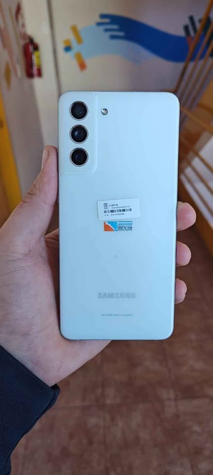 Samsung S21 Fe 5g de 128 GB y 6 de RAM. Con NFC. Libre de fabrica. EXCELENTE ESTADO
