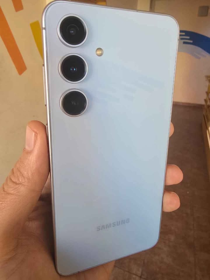 Samsung S24Fe de 256 GB y 8 de RAM. Libre de fabrica. EXCELENTE ESTADO!