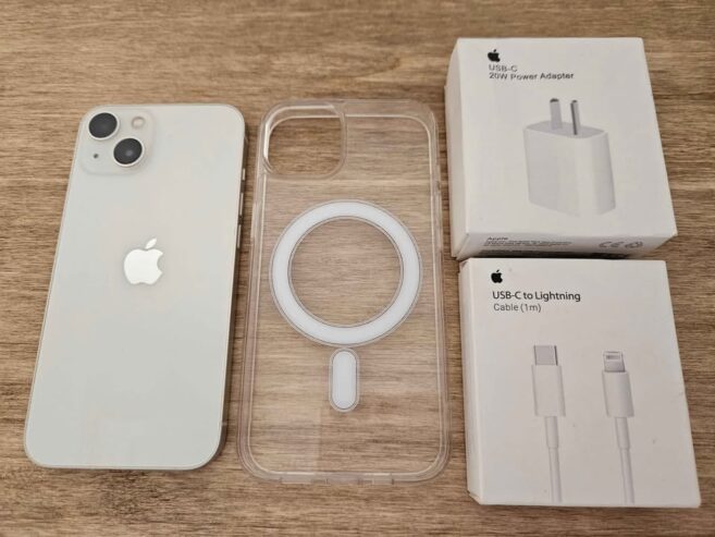 iPhone 13 de 128GB con accesorios