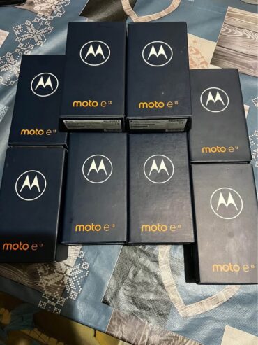 Vendo motos e13 en caja con sus accesorios