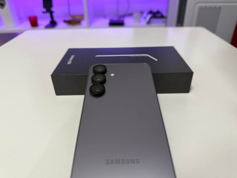 Samsung Galaxy S25 256GB 12GB RAM Silver Shadow días de uso completo con extras