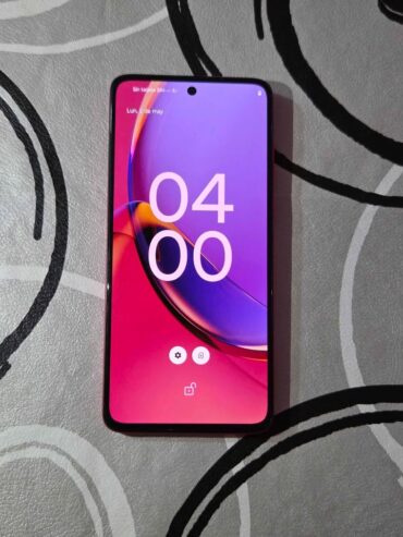 Motorola Moto G84 5g Libre esim para cualquier empresa 256 de almacenamiento y 8 de ram