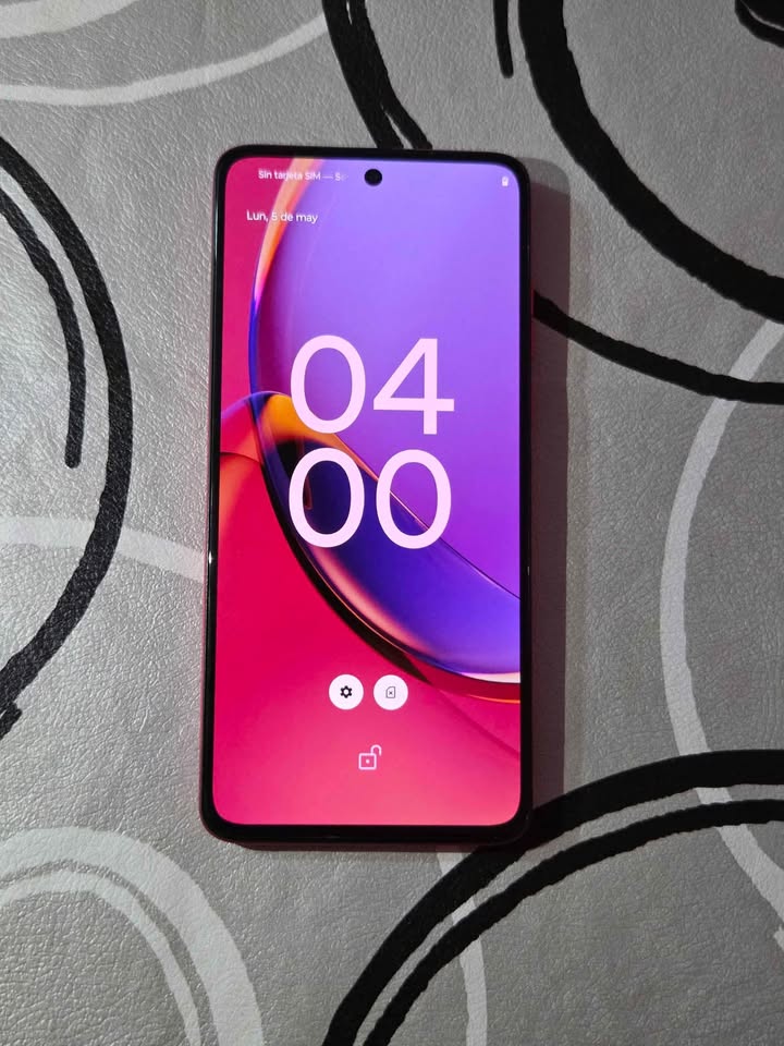 Motorola Moto G84 5g Libre esim para cualquier empresa 256 de almacenamiento y 8 de ram