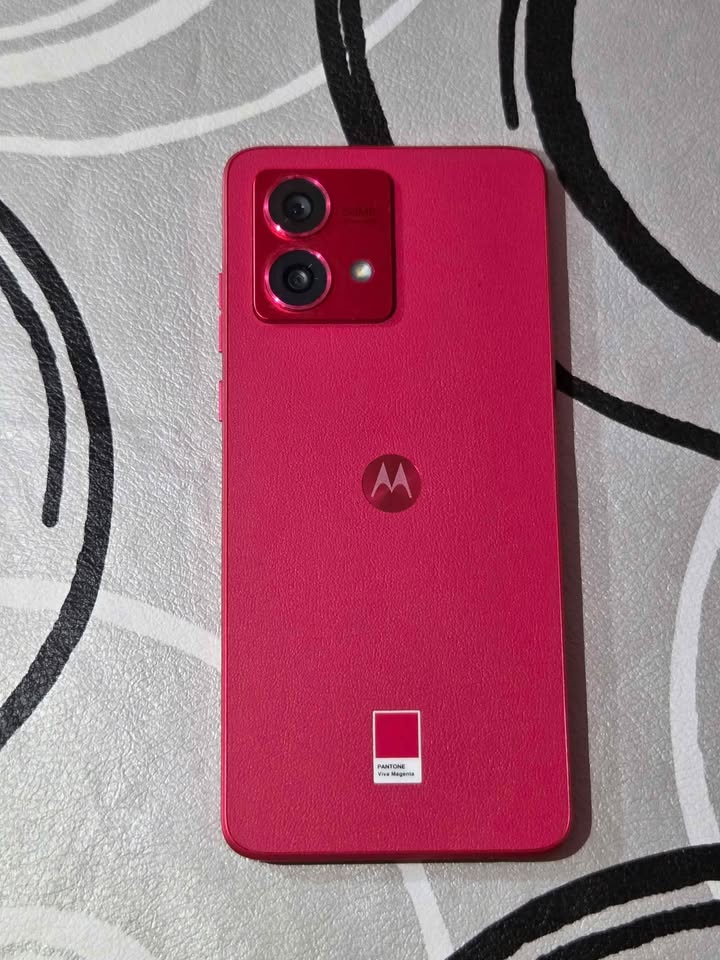 Motorola Moto G84 5g Libre esim para cualquier empresa 256 de almacenamiento y 8 de ram