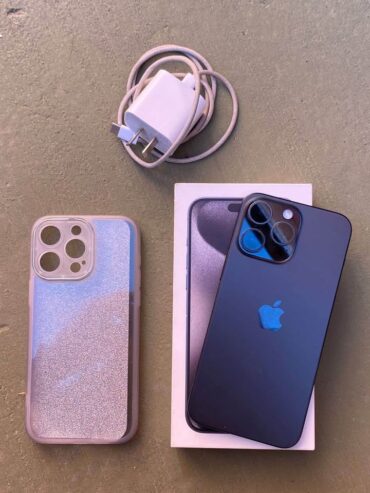 VENDO IPHONE 15 PRO MAX DE 256 GB BATERÍA AL 85% original