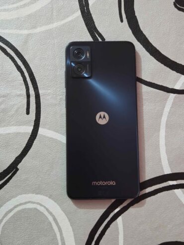 Motorola Moto e22 Libre de fábrica para cualquier empresa 64 de almacenamiento y 4 de ram