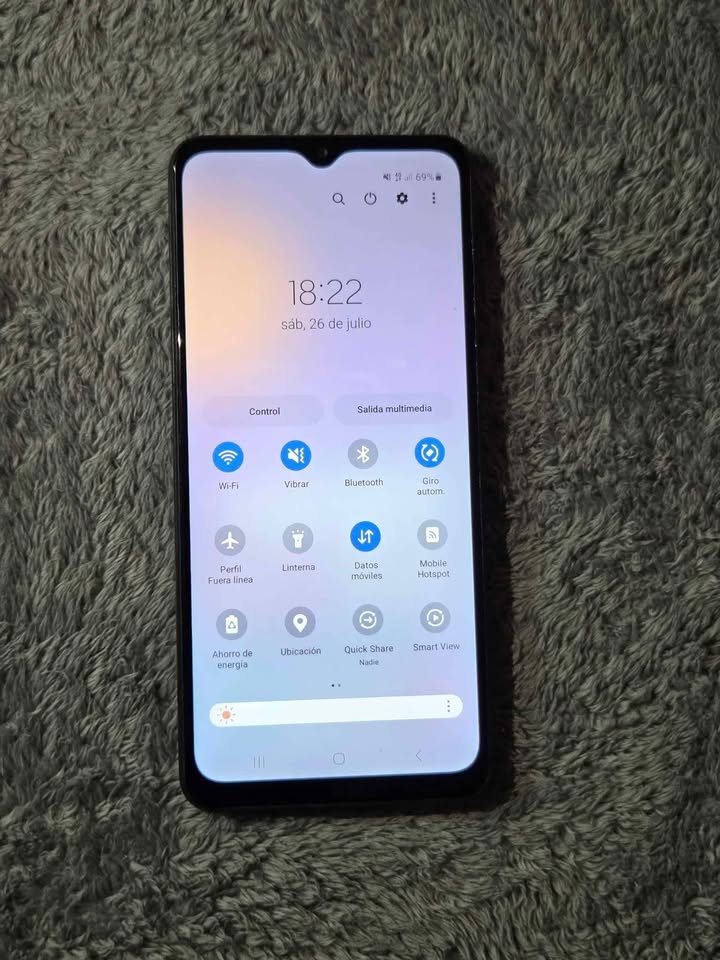 Samsung M12 Libre de fabrica para cualquier empresa 128 de almacenamiento y 4 de ram