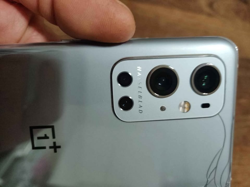 OnePlus 9 pro vendo o permuto tiene 256gb y 12gb ram una bestia