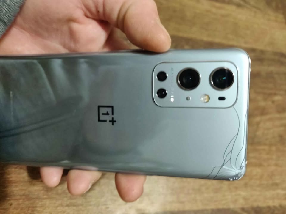 OnePlus 9 pro vendo o permuto tiene 256gb y 12gb ram una bestia