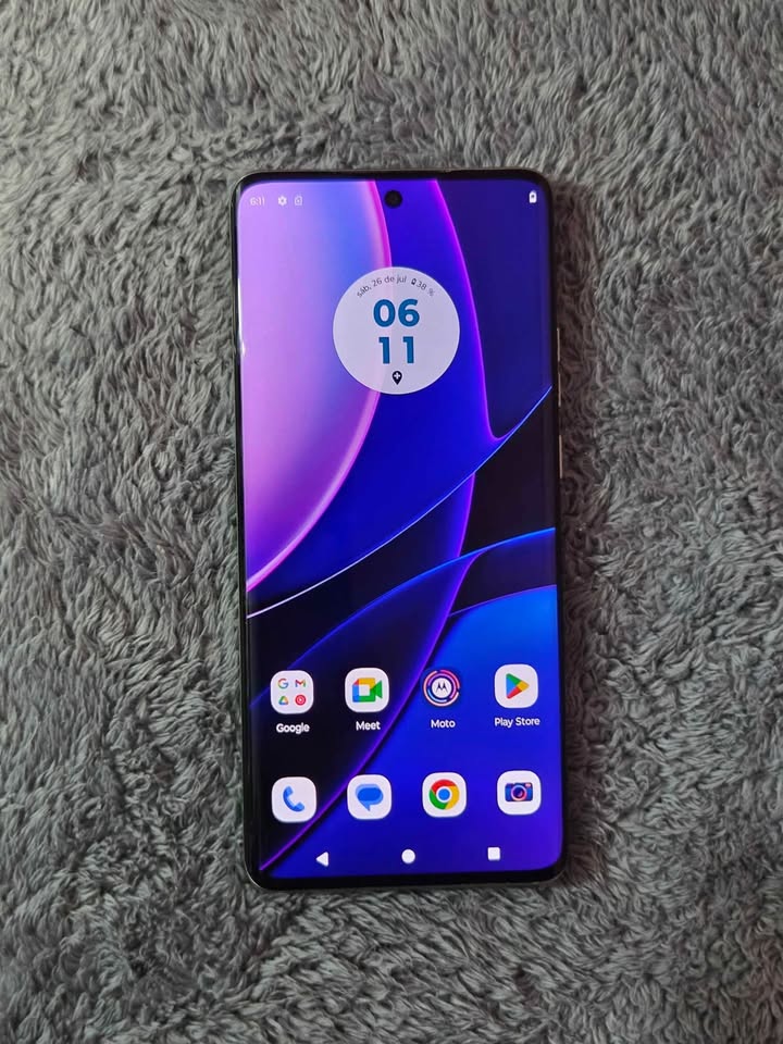 Motorola Moto Edge 40 Libre solo la esim 256 de almacenamiento y 8 de ram