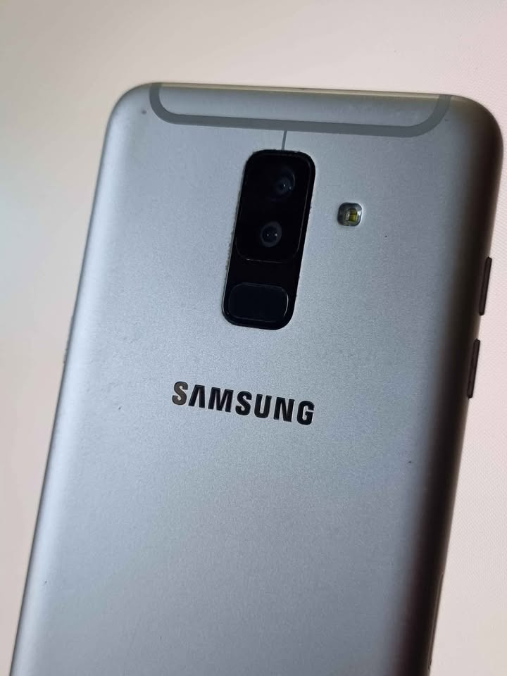 Vendo Celular Samsung A6 plus libre 64gb 4ram huella facial nfc , IMPECABLE , NO PERMUTO.