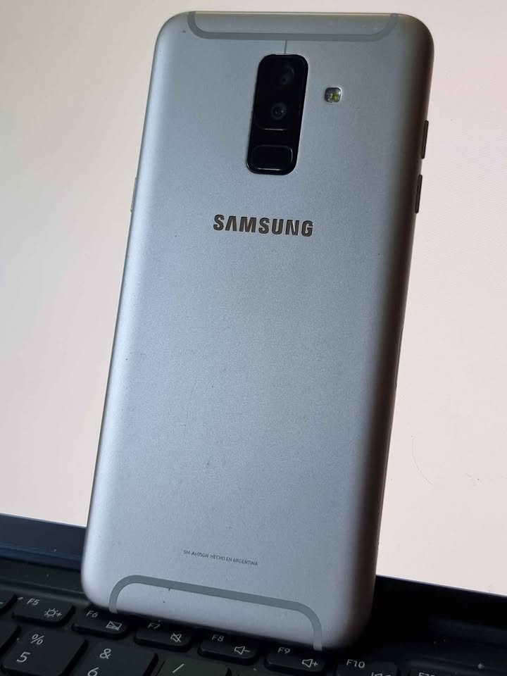Vendo Celular Samsung A6 plus libre 64gb 4ram huella facial nfc , IMPECABLE , NO PERMUTO.