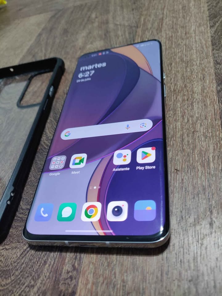 OnePlus 9 pro vendo o permuto tiene 256gb y 12gb ram una bestia
