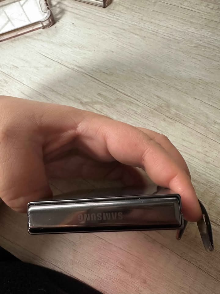 Zflip 5 Samsung Sin fallas. Escucho ofertas.