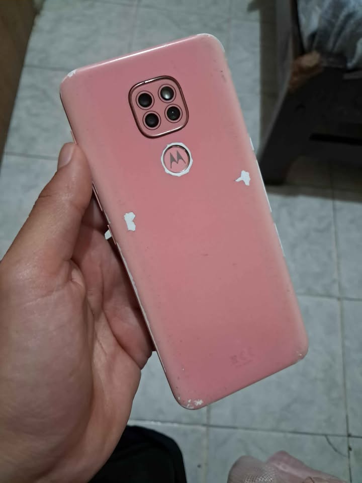 MOTO G9 PLAY 64GB 4RAM ANDANDO BIEN MINIMOS DETALLES NO AFECTAN SU USO