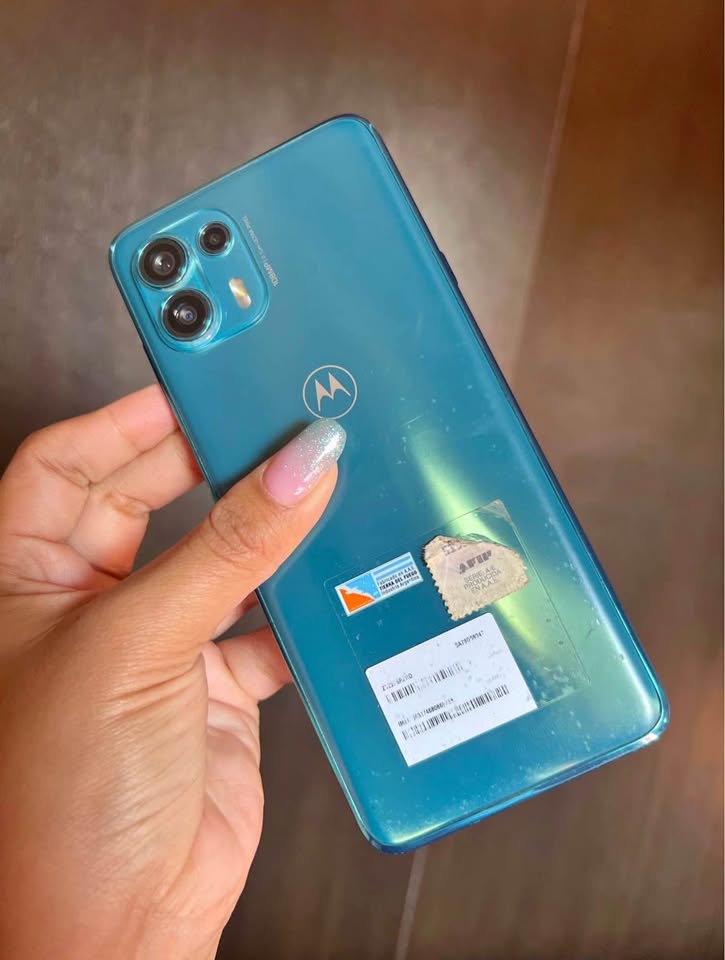 Vendo moto edge 20 libre sin detalles!