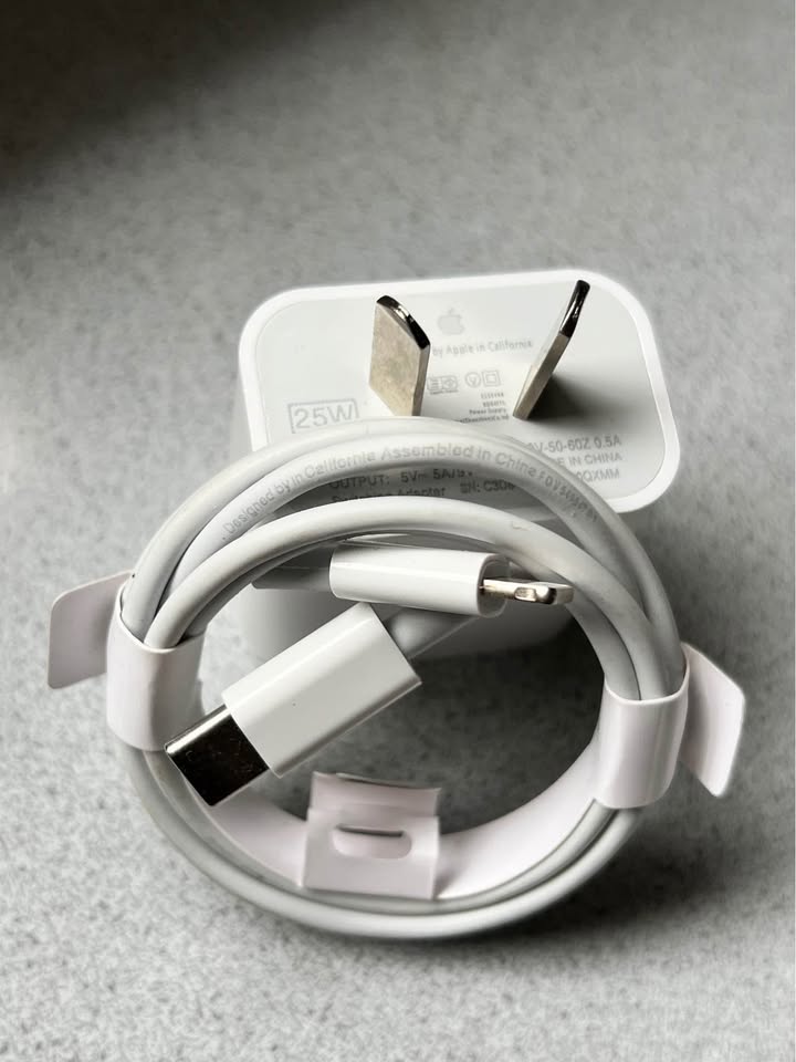 Cargador original completo de iPhone 25w