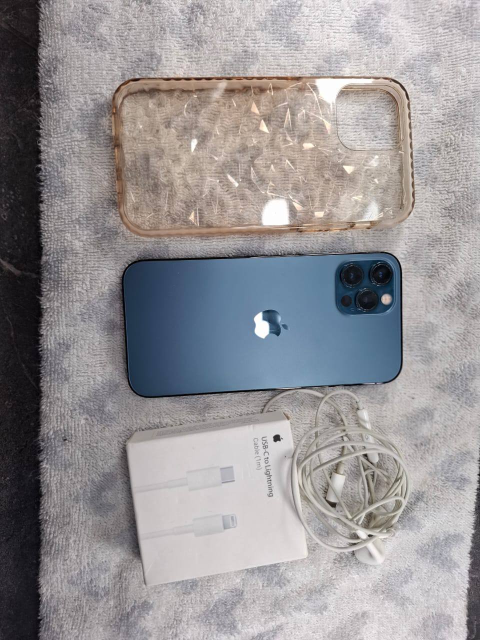 iPhone 12 pro 256gb libre esim 100 de batería