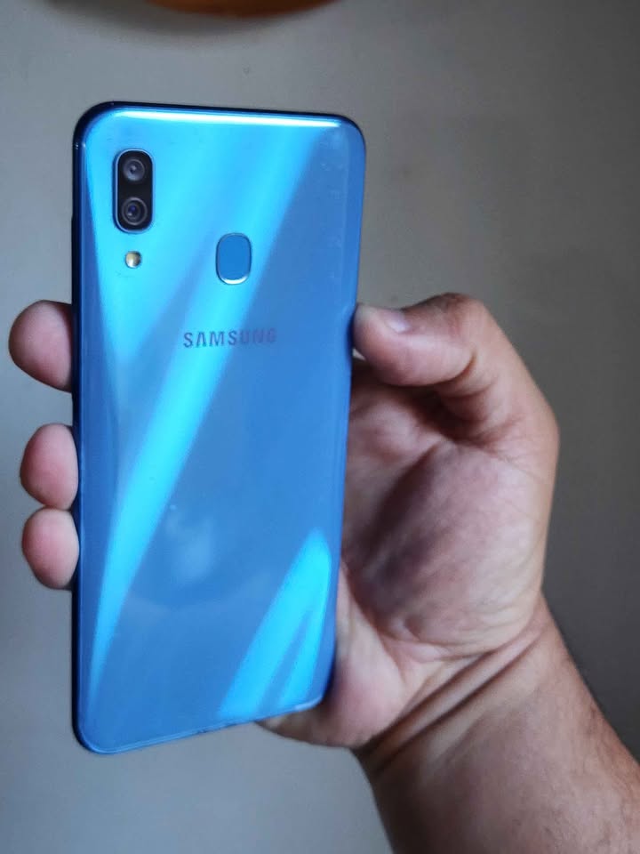 Vendo Samsung A30 libre 32gb 3ram huella , IMPECABLE