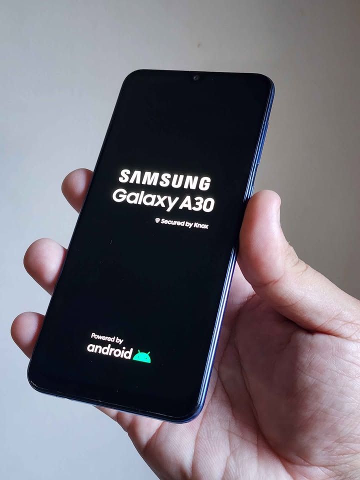 Vendo Samsung A30 libre 32gb 3ram huella , IMPECABLE