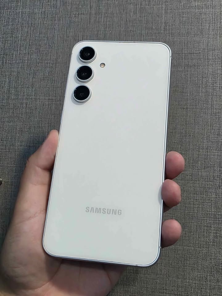 Samsung S23 FE Libre de fabrica para cualquier empresa 256gb de almacenamiento y 8gb de ram