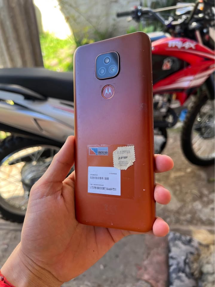 Vendo moto e7 plus libre sin detalles