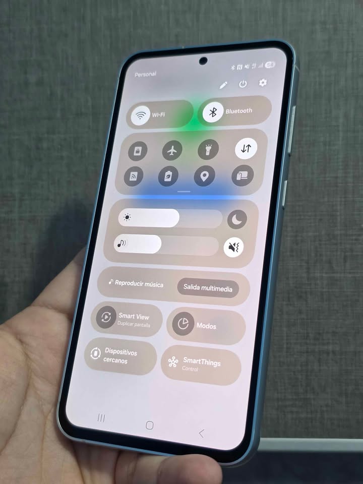 Samsung S23 FE Libre de fabrica para cualquier empresa 256gb de almacenamiento y 8gb de ram