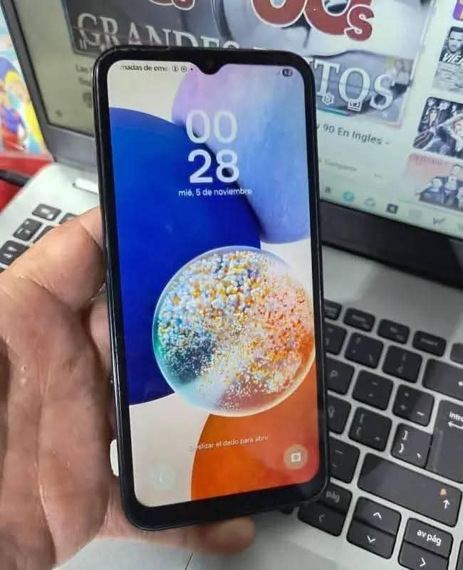 A14 libre impeccable Android 15