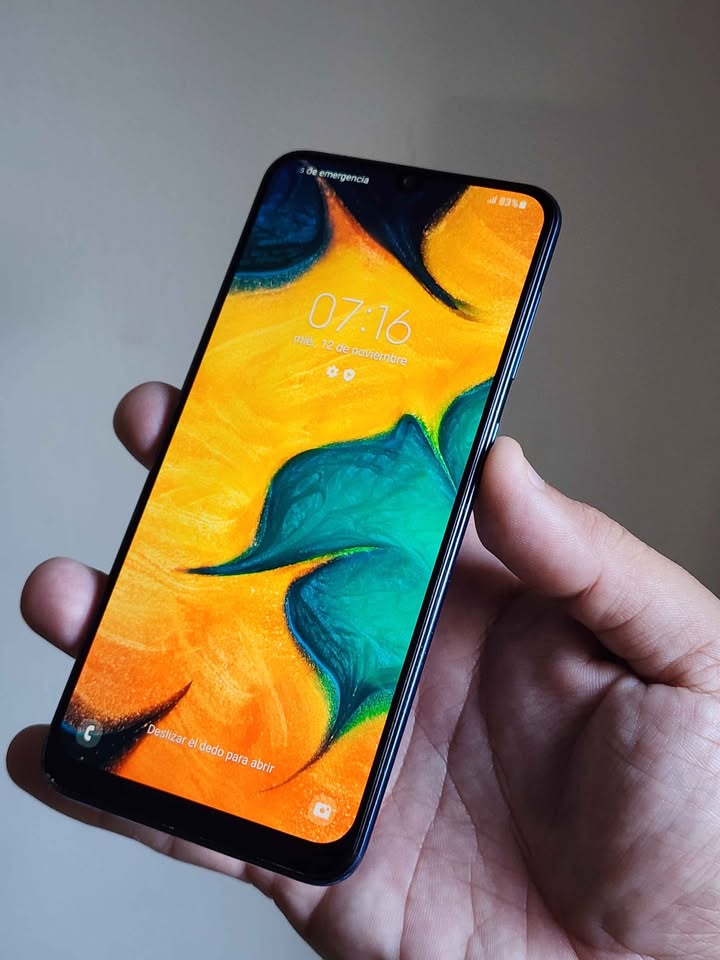 Vendo Samsung A30 libre 32gb 3ram huella , IMPECABLE