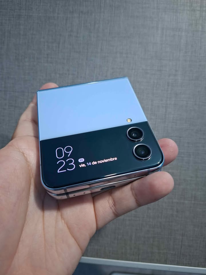 Samsung Zflip 4 Libre de fabrica para cualquier empresa 256gb de almacenamiento y 8gb de ram