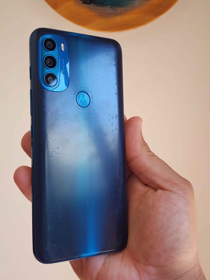 Vendo Motorola G71 libre 5g 128gb 6ram nfc , IMPECABLE , NO PERMUTO.