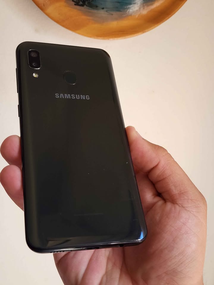 Vendo Samsung A20 libre 32gb 3ram huella , IMPECABLE