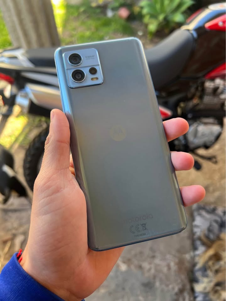 Vendo moto g72 libre sin detalles