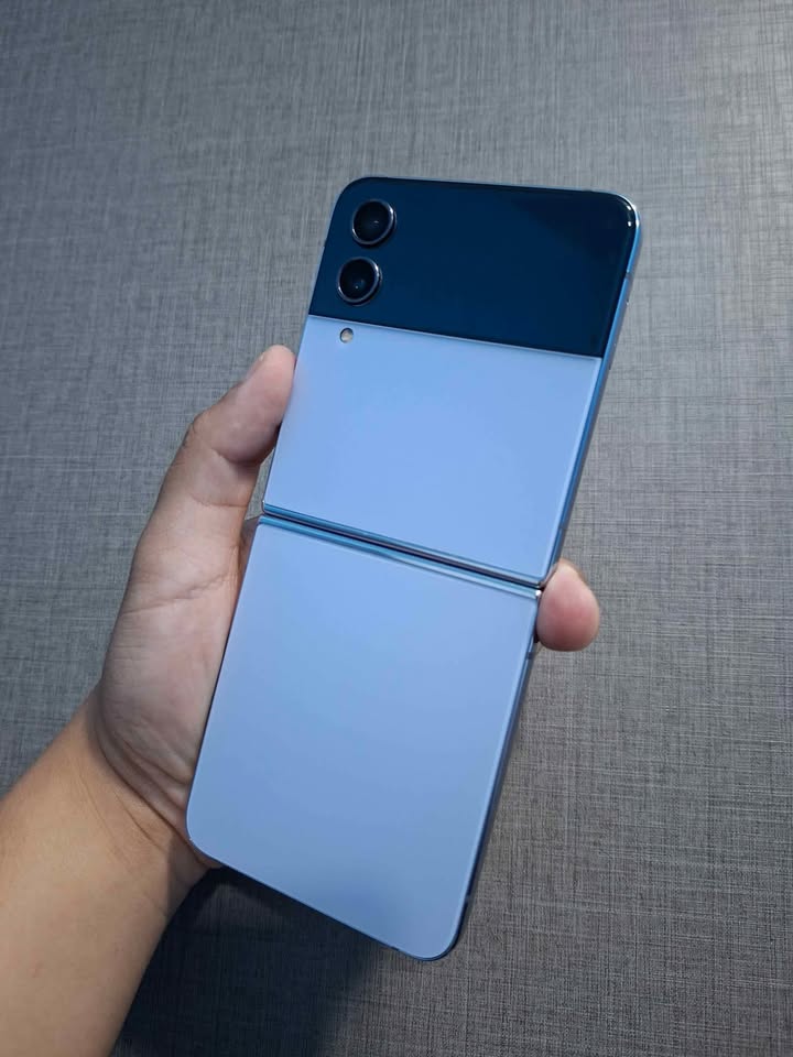 Samsung Zflip 4 Libre de fabrica para cualquier empresa 256gb de almacenamiento y 8gb de ram