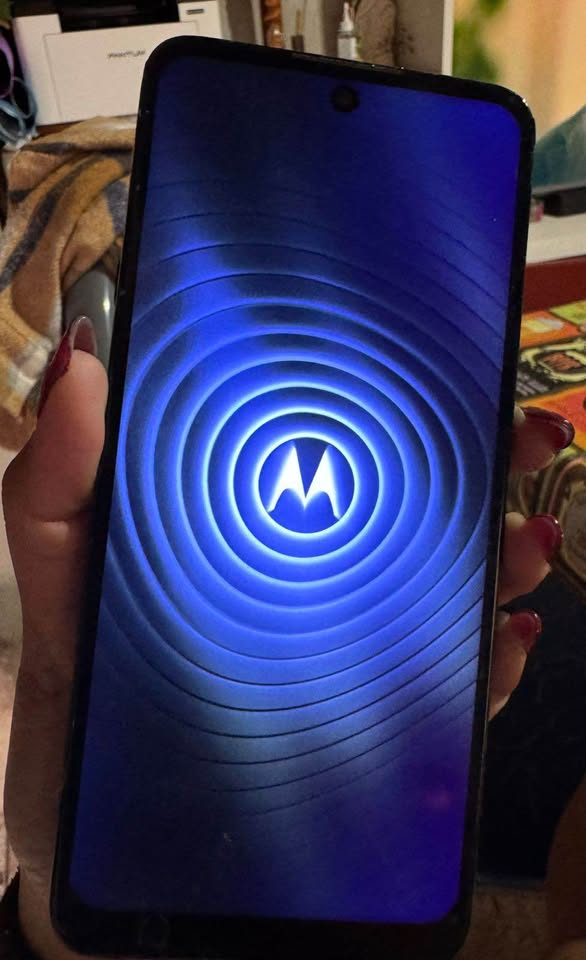 Vendo moto edge 20 libre sin detalles!