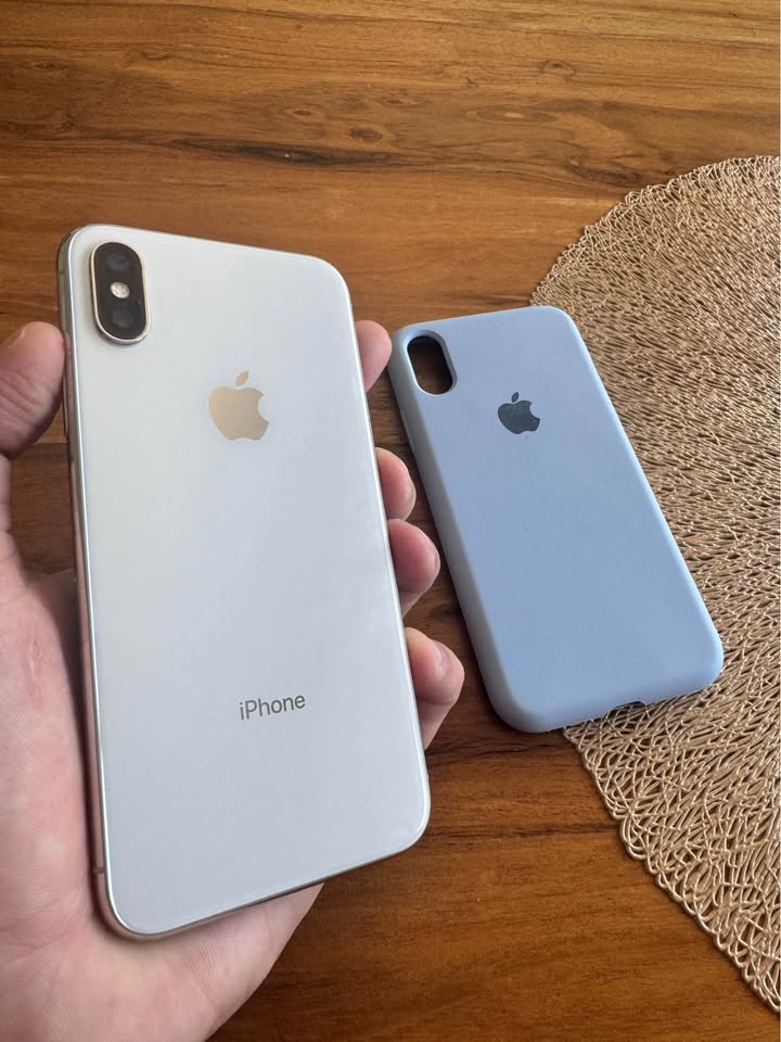 iPhone X sin detalles batería al 100% libre para cualquier operador funda de regalo