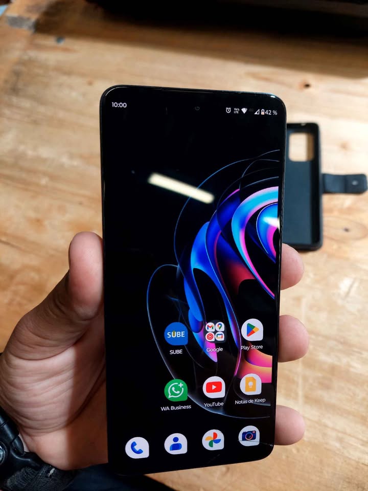 Motorola Edge 30 – 128gb y 8gb , AMOLED 144hz