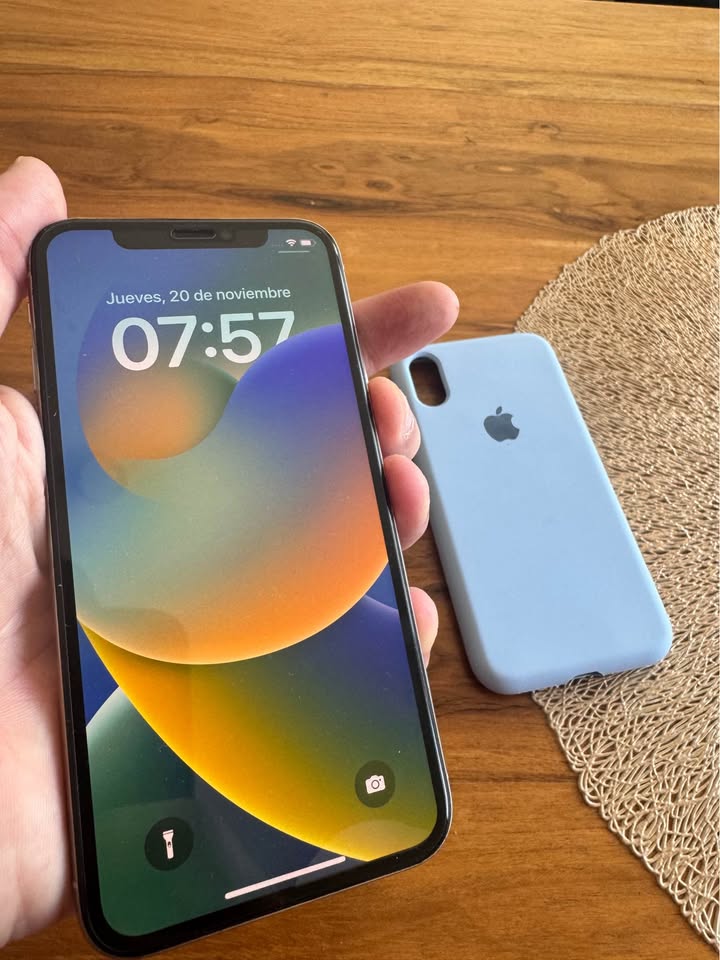 iPhone X sin detalles batería al 100% libre para cualquier operador funda de regalo