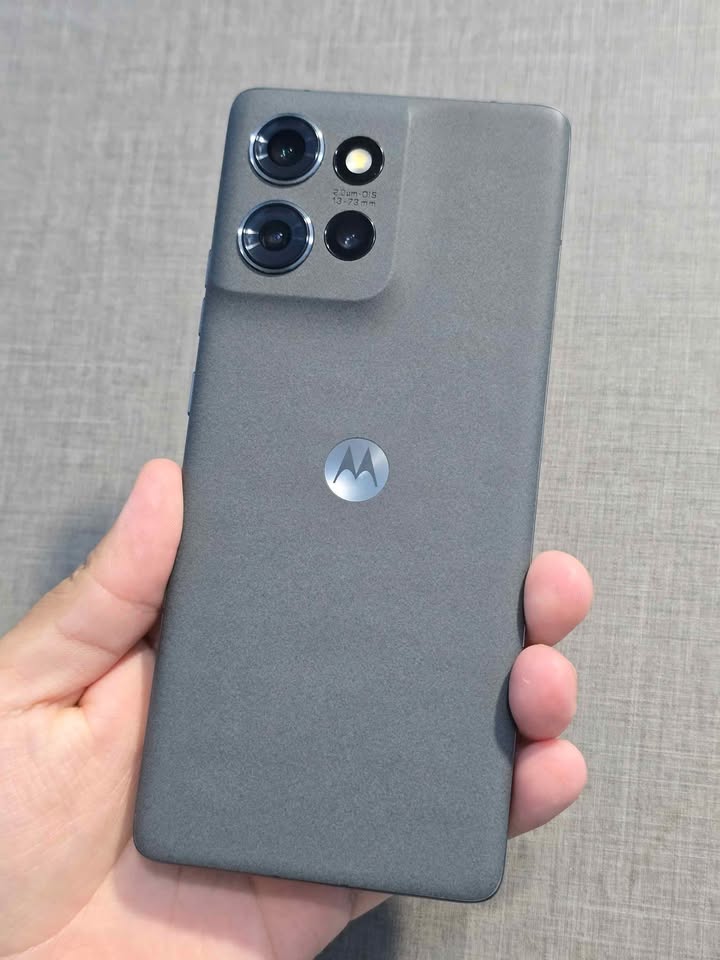Motorola Edge 50 Libre de fabrica para cualquier empresa 256gb de almacenamiento y 12gb de ram